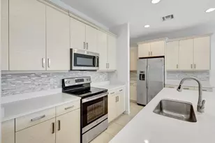 91 Palm Ln, Royal Palm Beach, FL 33411 - Photo 12