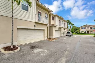 91 Palm Ln, Royal Palm Beach, FL 33411 - Photo 4