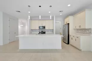 91 Palm Ln, Royal Palm Beach, FL 33411 - Photo 10