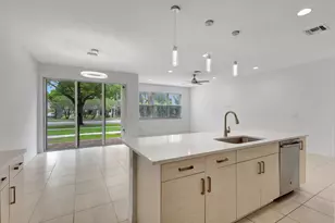 91 Palm Ln, Royal Palm Beach, FL 33411 - Photo 14