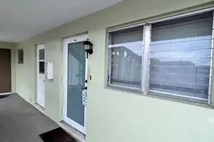 960 Crystal Lake Dr, Deerfield Beach, FL 33064 - Photo 2