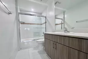 7707 NW 7th St, Miami, FL 33126 - Photo 10