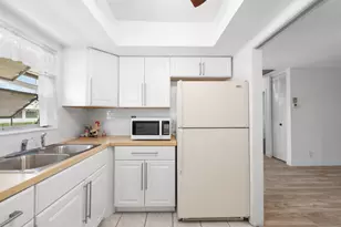 2915 Crosley Dr W, West Palm Beach, FL 33415 - Photo 4