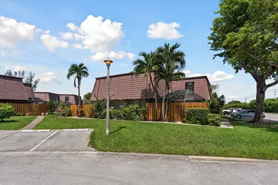 7683 Courtyard Run W, Boca Raton, FL 33433 - Photo 2