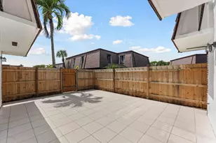 7683 Courtyard Run W, Boca Raton, FL 33433 - Photo 6