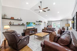 805 Daffodil Dr, Wellington, FL 33414 - Photo 18