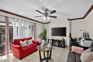1610 Forest Lakes Cir, West Palm Beach, FL 33406 - Photo 8