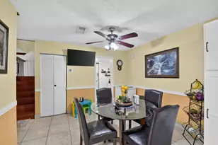 1610 Forest Lakes Cir, West Palm Beach, FL 33406 - Photo 10