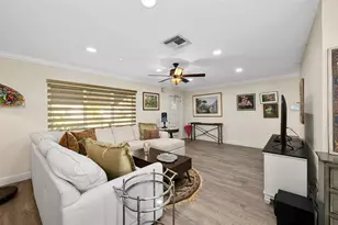 1010 NW 89th Way, Plantation, FL 33322 - Photo 8