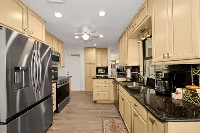 1010 NW 89th Way, Plantation, FL 33322 - Photo 10