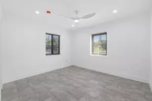 9001 NW 32nd Ct Rd, Miami, FL 33147 - Photo 20