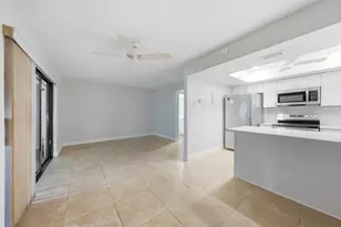 52 Canterbury Ln, Tamarac, FL 33319 - Photo 2