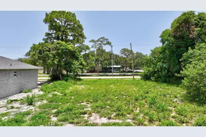 5684 SE 45th Avenue SE, Stuart, FL 34997 - Photo 6