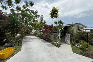 21 Palm Dr, Lake Worth Beach, FL 33461 - Photo 2