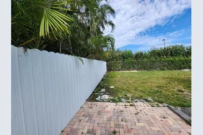 605 S 12th Street, Lantana, FL 33462 - Photo 4