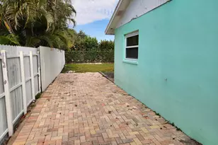 605 S 12th St, Lantana, FL 33462 - Photo 1