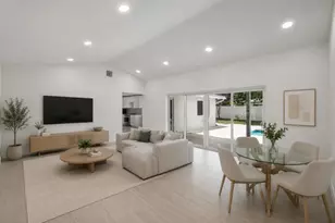 723 SW 27th Terrace, Boynton Beach, FL 33435 - Photo 4