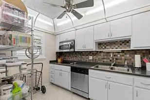555 NW 4th Ave, Boca Raton, FL 33432 - Photo 24