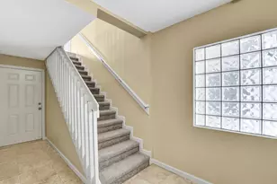 2725 NE 8th Ave, Wilton Manors, FL 33334 - Photo 2
