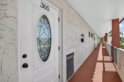 9923 S Hollybrook Lake Drive #305, Pembroke Pines, FL 33025 - Photo 2