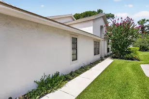 10984 Stafford Cir S, Boynton Beach, FL 33436 - Photo 4