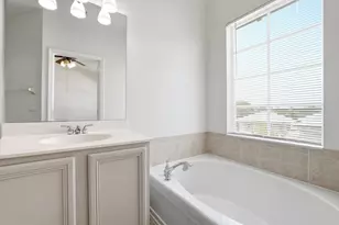127 E Thatch Palm Cir, Jupiter, FL 33458 - Photo 18