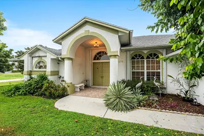 2711 SE Fall Street, Port Saint Lucie, FL 34984 - Photo 2