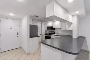 2322 S Cypress Bend Dr, Pompano Beach, FL 33069 - Photo 4