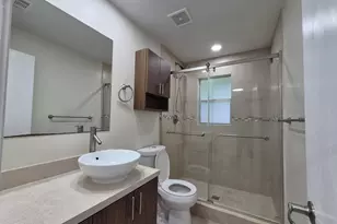 5545 N Lakewood Circle N, Margate, FL 33063 - Photo 10
