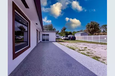 696 Arlington Drive, West Palm Beach, FL 33415 - Photo 4