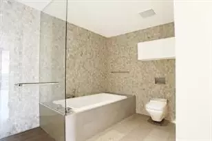 88 SW 7th St, Miami, FL 33130 - Photo 16