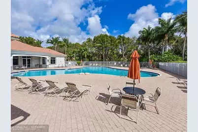 8023 Big Pine Way, Riviera Beach, FL 33407 - Photo 32
