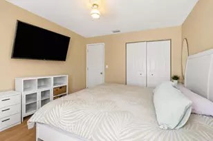 1021 NW 185th Ave, Pembroke Pines, FL 33029 - Photo 28