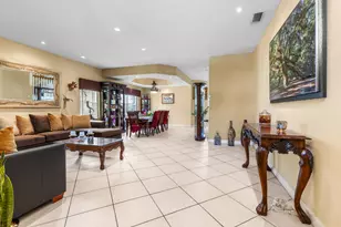 1021 NW 185th Ave, Pembroke Pines, FL 33029 - Photo 4
