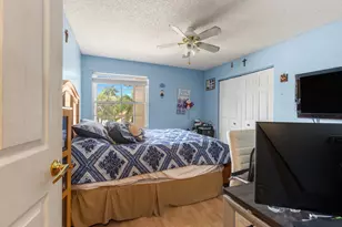 1021 NW 185th Ave, Pembroke Pines, FL 33029 - Photo 26