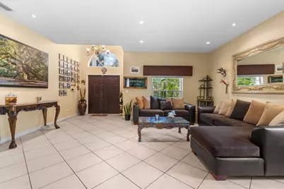 1021 NW 185th Avenue, Pembroke Pines, FL 33029 - Photo 2