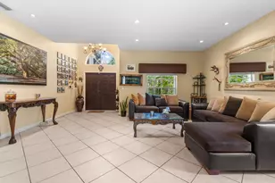 1021 NW 185th Ave, Pembroke Pines, FL 33029 - Photo 2