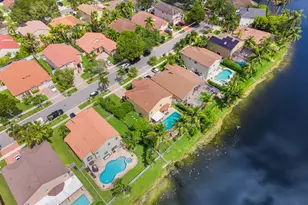 1021 NW 185th Ave, Pembroke Pines, FL 33029 - Photo 58