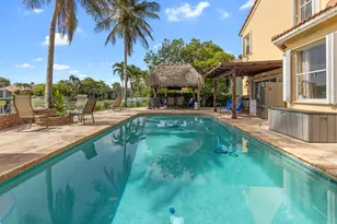 1021 NW 185th Ave, Pembroke Pines, FL 33029 - Photo 38