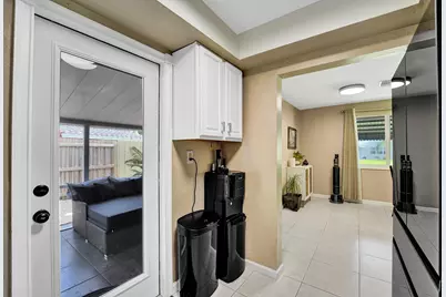 5940 NE 2nd Avenue, Oakland Park, FL 33334 - Photo 22