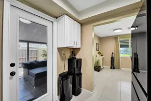 5940 NE 2nd Ave, Oakland Park, FL 33334 - Photo 22