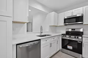 11451 Lakeview Dr, Coral Springs, FL 33071 - Photo 6