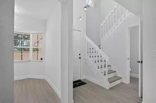 11451 Lakeview Dr, Coral Springs, FL 33071 - Photo 4