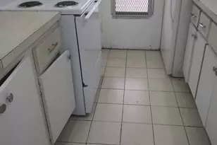 300 NE 191st St, Miami, FL 33179 - Photo 2