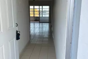 300 NE 191st St, Miami, FL 33179 - Photo 4