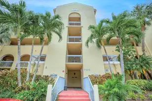 700 Uno Lago Dr, Juno Beach, FL 33408 - Photo 2