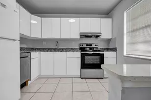 340 NW 19th St, Boca Raton, FL 33432 - Photo 2