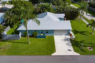 8173 SE Carlton St, Hobe Sound, FL 33455 - Photo 4