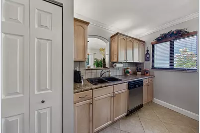 2130 NE 9th Avenue, Wilton Manors, FL 33305 - Photo 12