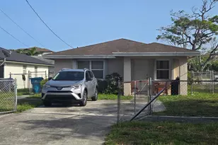 140 NE 8th Ave, Boynton Beach, FL 33435 - Photo 1
